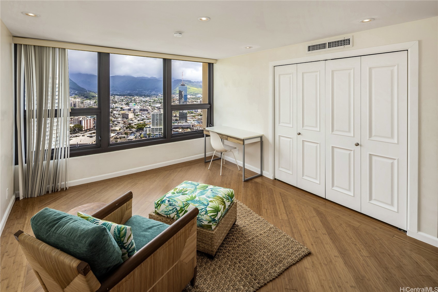 1600 Ala Moana Boulevard 3700