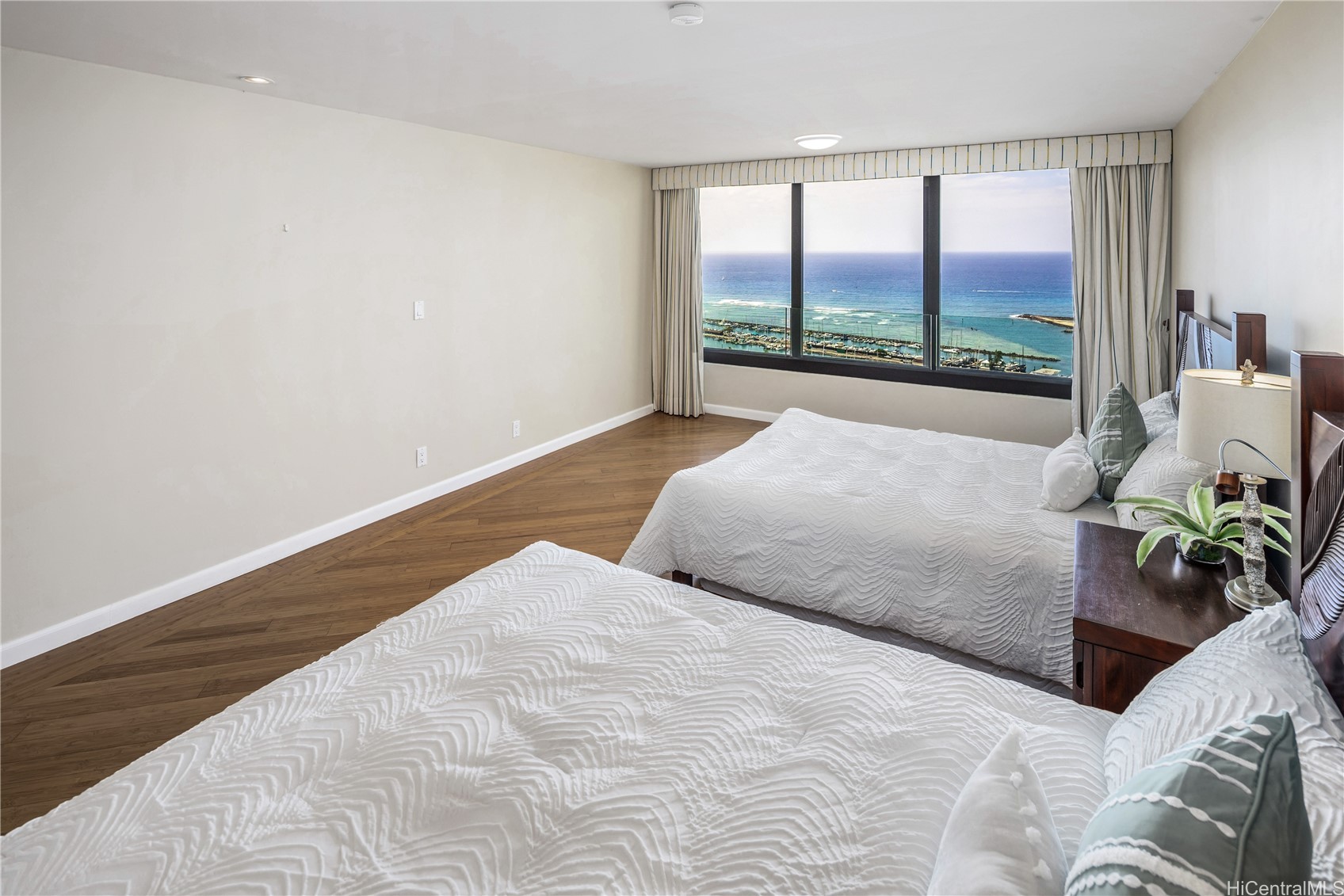 1600 Ala Moana Boulevard 3700