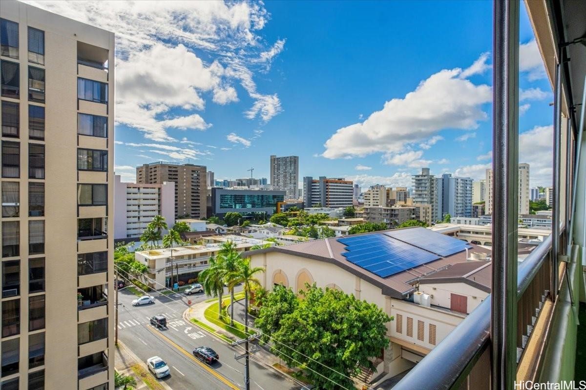 1521 Alexander Street 905