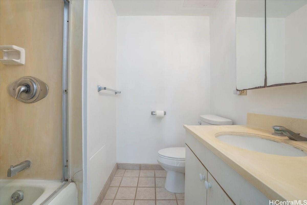 1521 Alexander Street 905