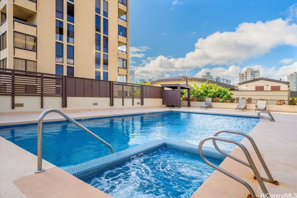 1521 Alexander Street 905