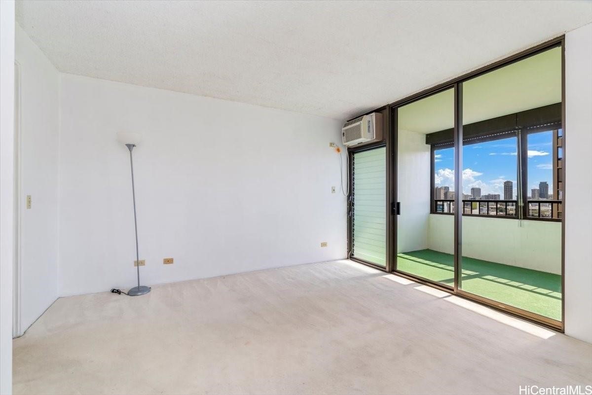 1521 Alexander Street 905