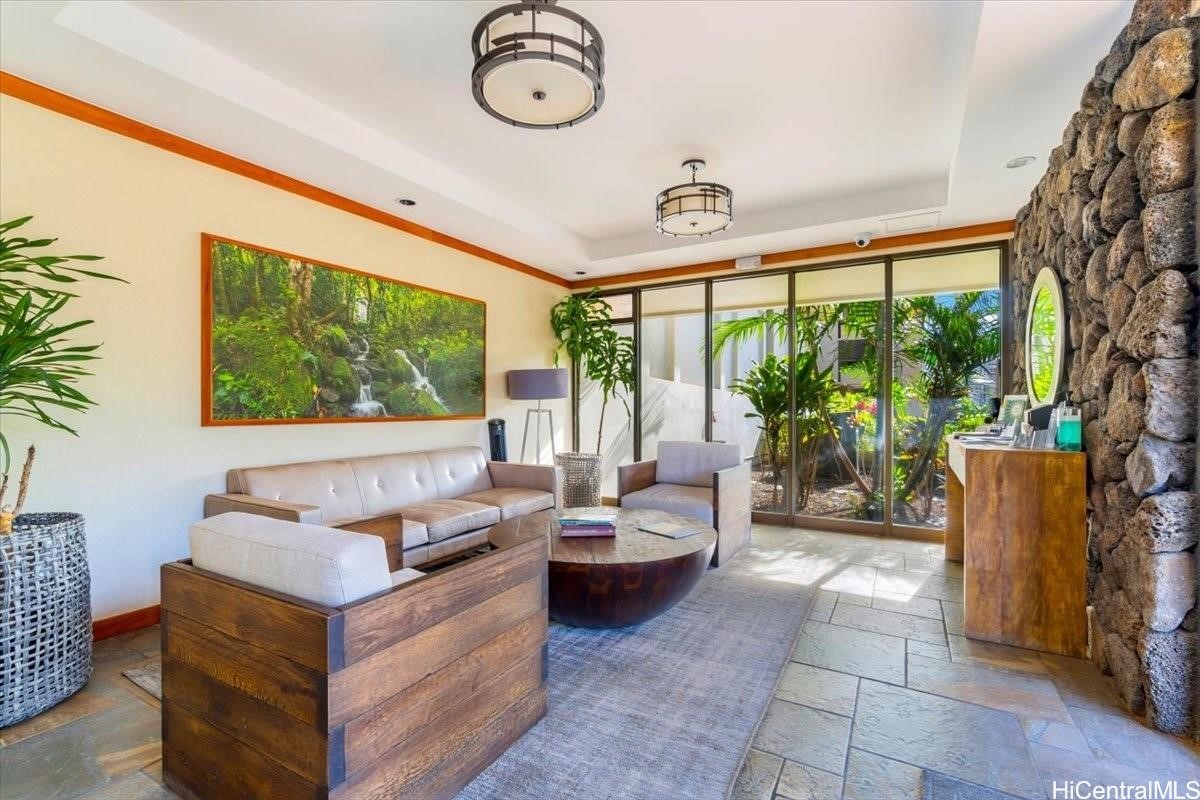 1521 Alexander Street 905