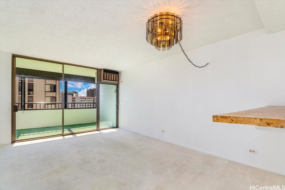 1521 Alexander Street 905