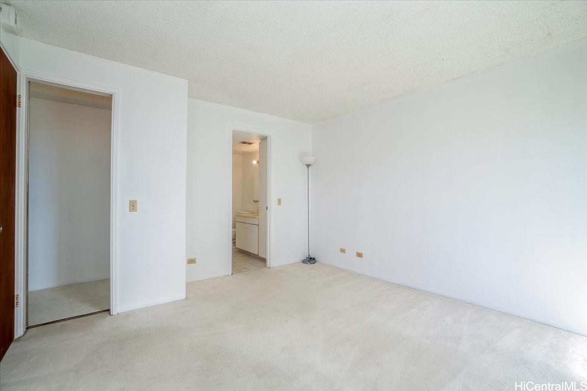 1521 Alexander Street 905
