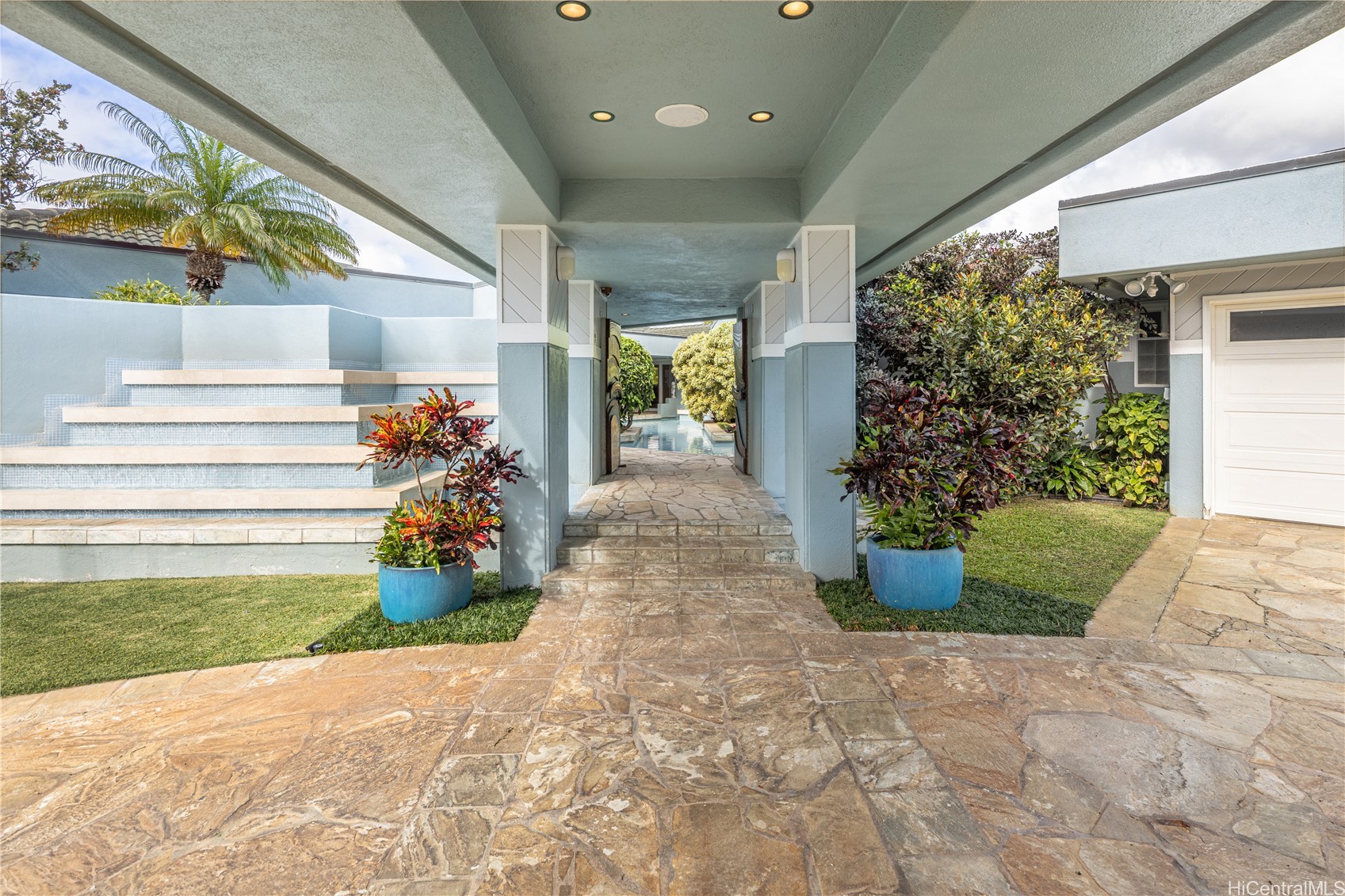 1980 Laukahi Street