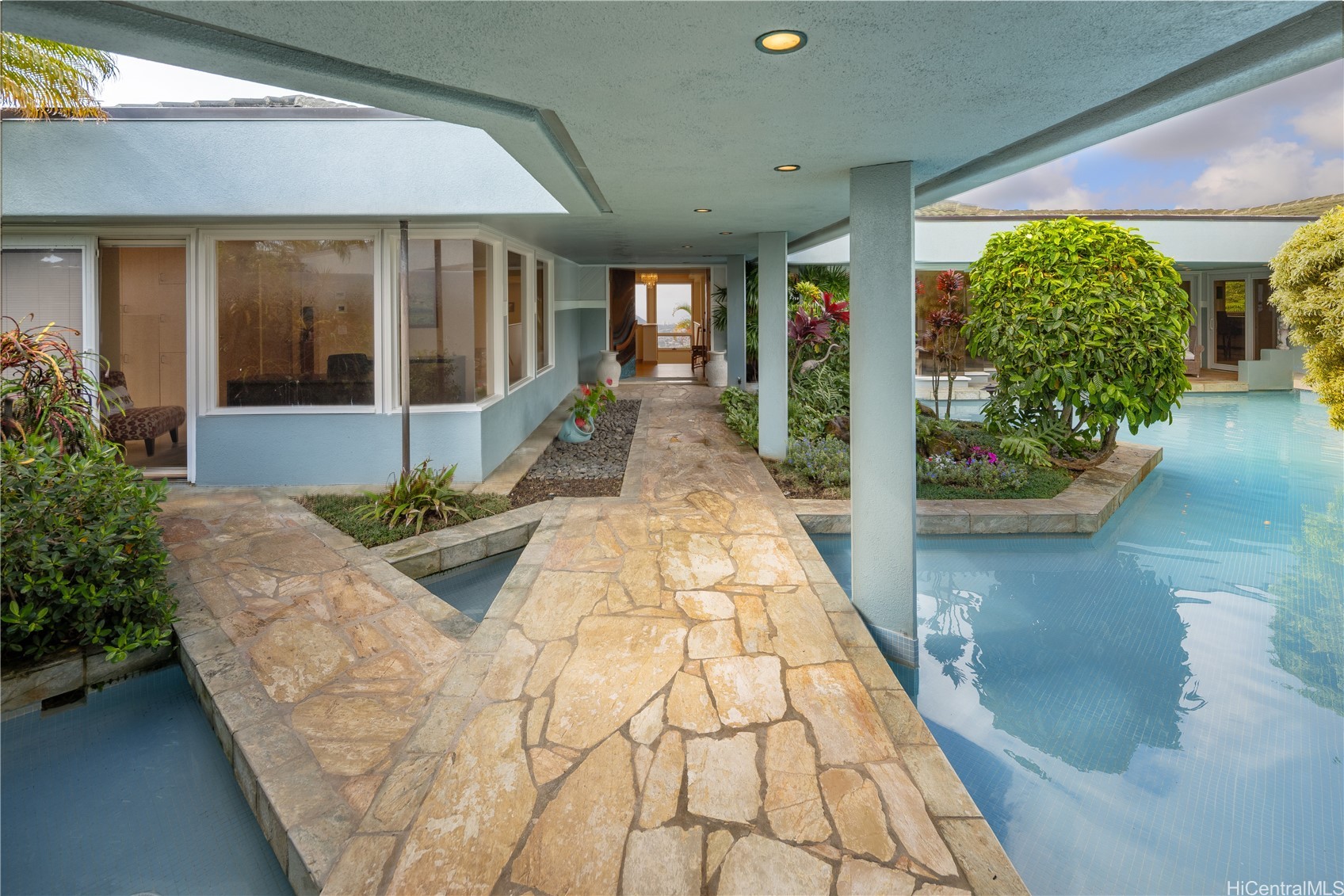 1980 Laukahi Street