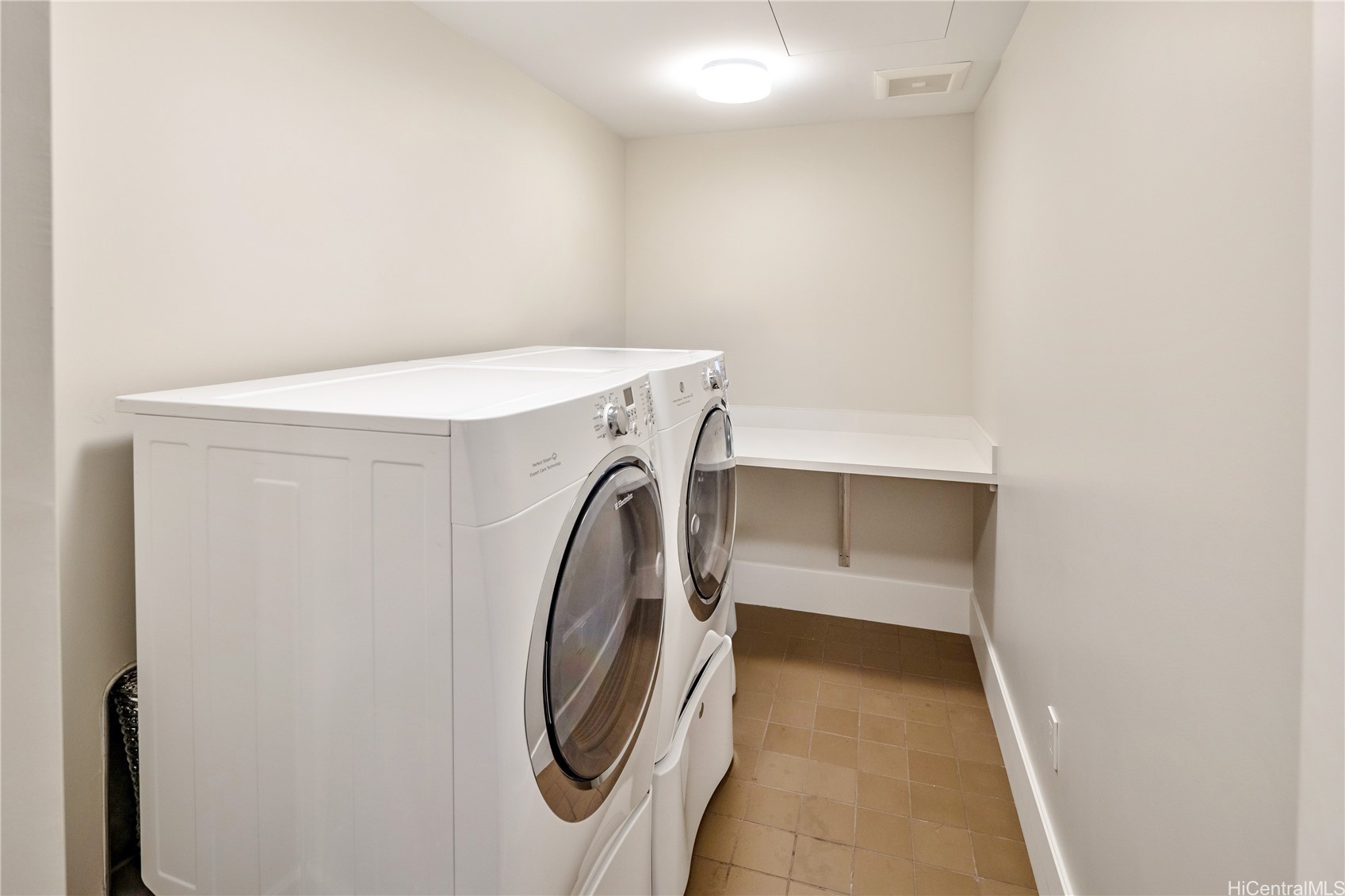 1108 Auahi Street 1202
