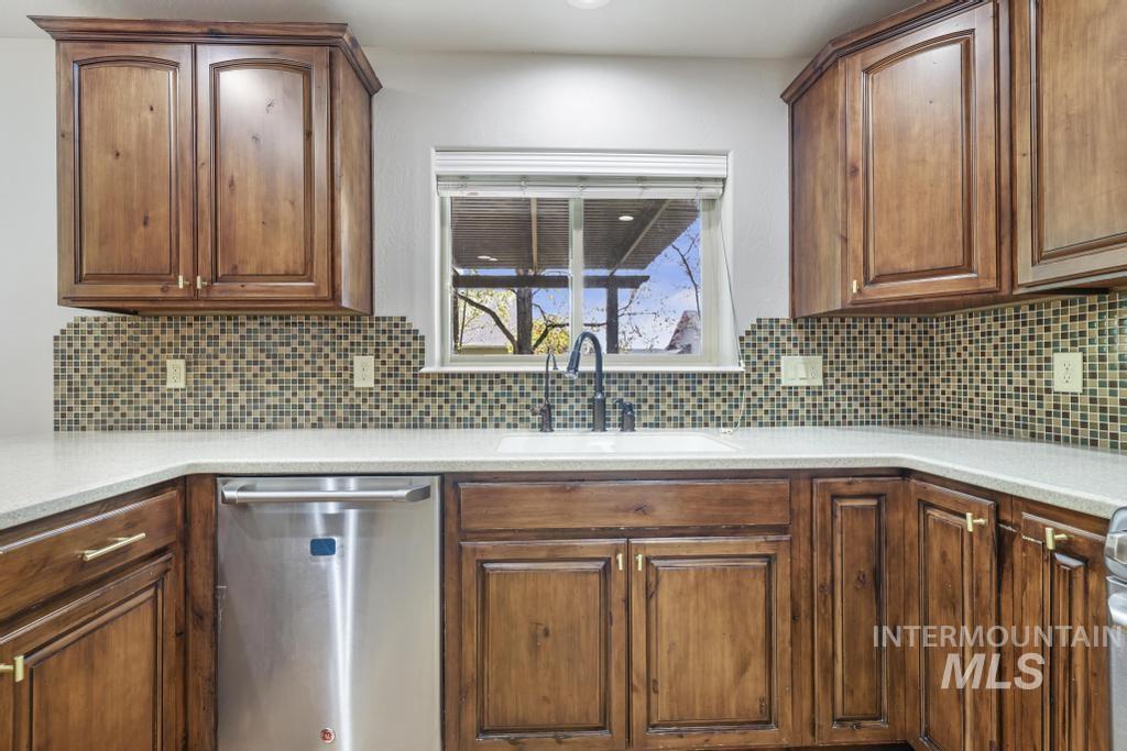2121 Settlers Lane