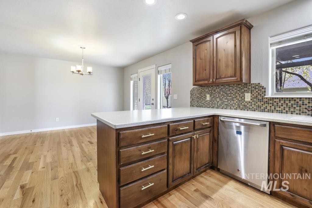 2121 Settlers Lane