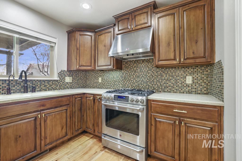 2121 Settlers Lane