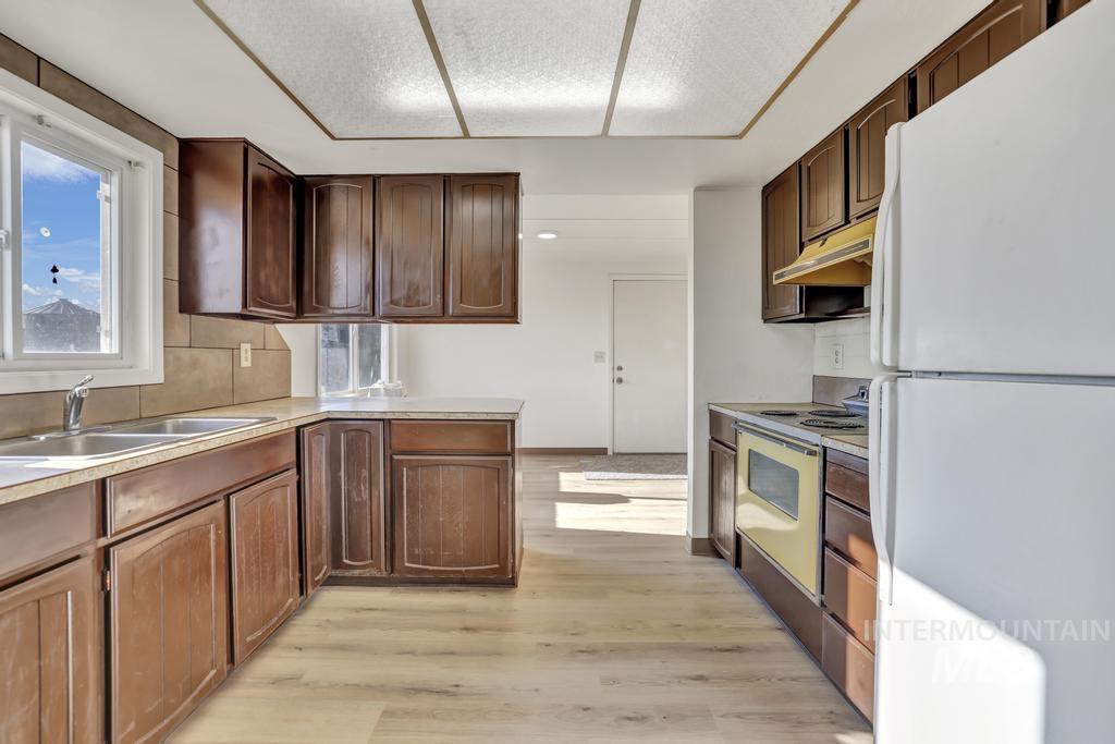 253 E Baseline Rd