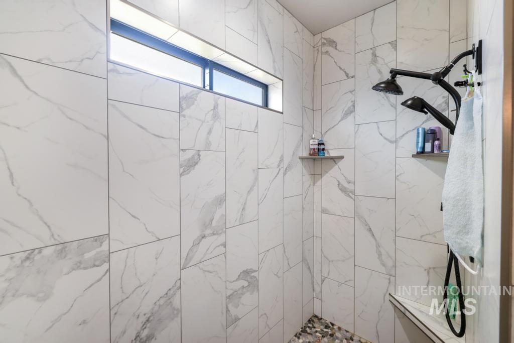 3827 Susan Circle W