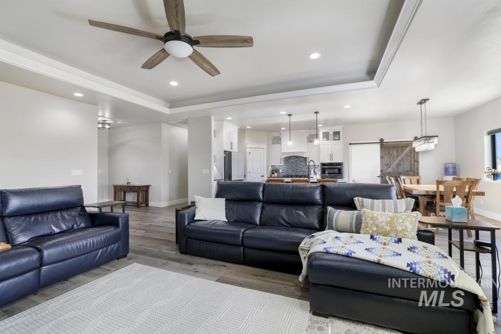 3827 Susan Circle W