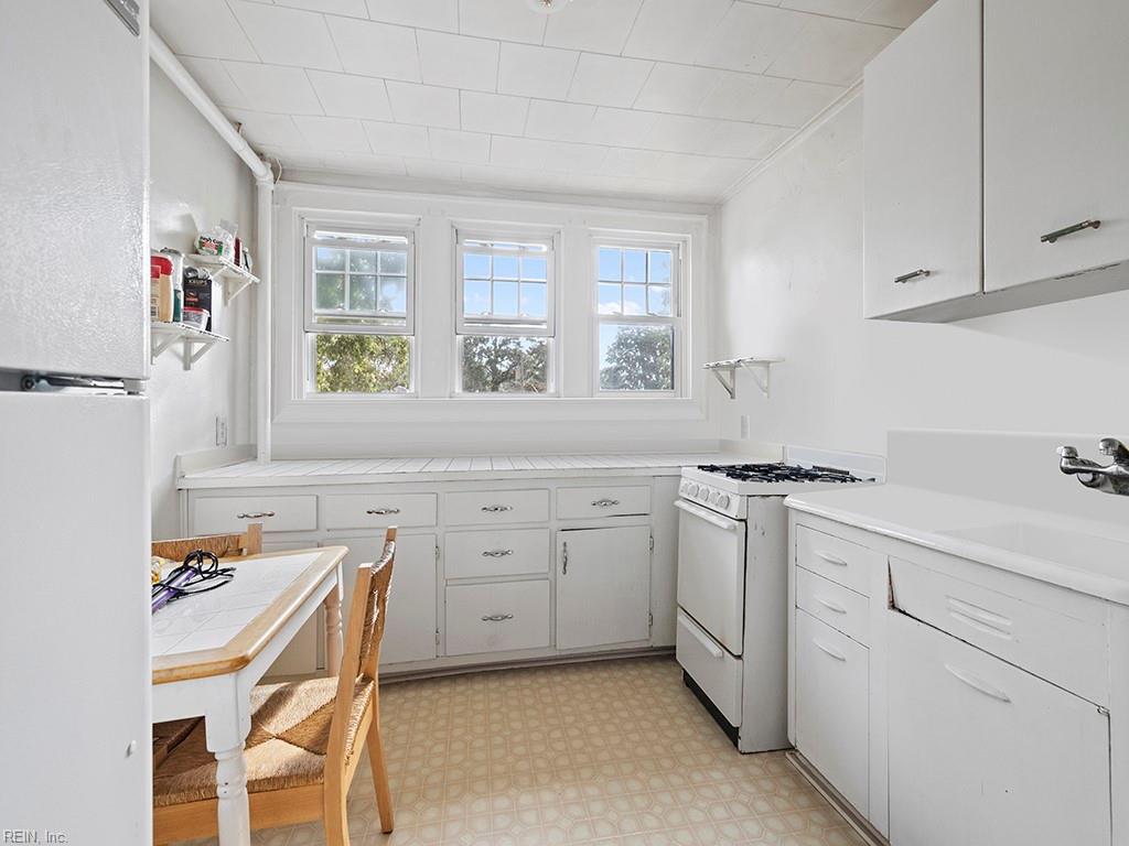 133 W Government AVE