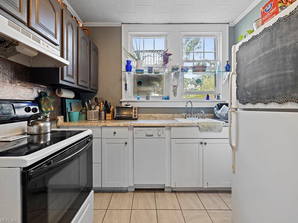 133 W Government AVE