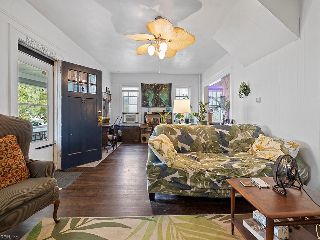 133 W Government AVE