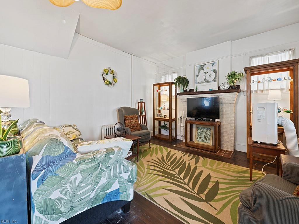 133 W Government AVE