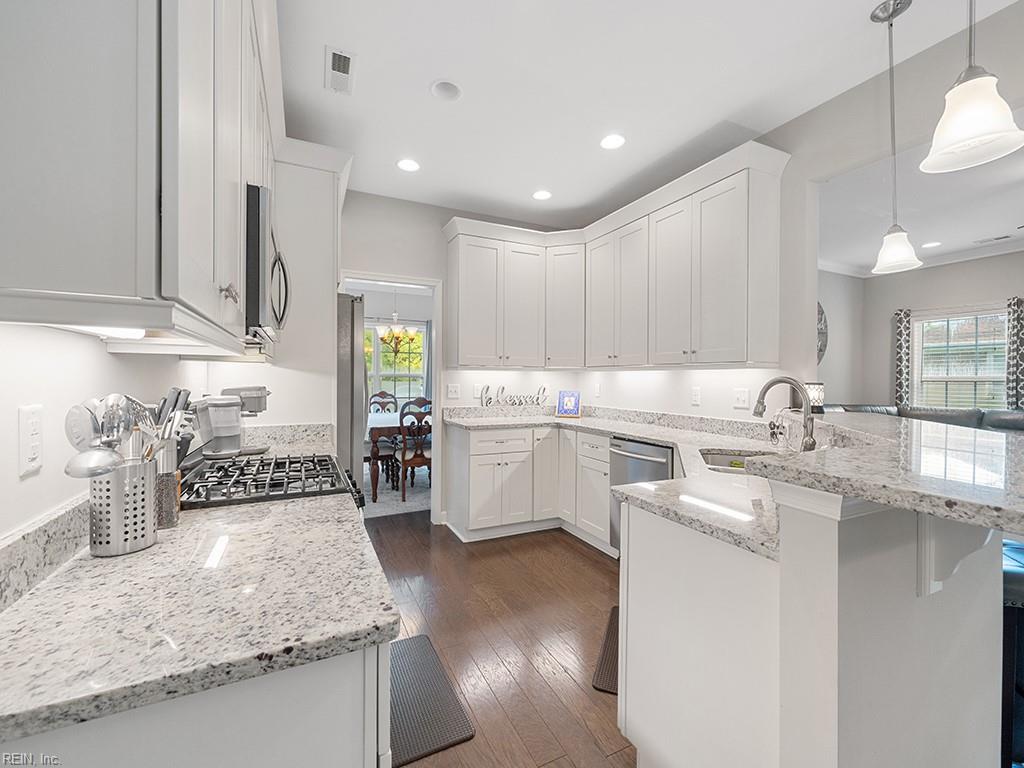 5804 Bernhowe Manor LN