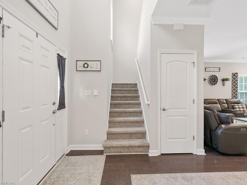 5804 Bernhowe Manor LN