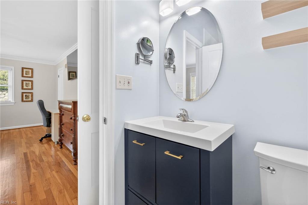 728 Queen Elizabeth DR