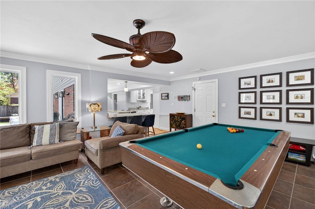 728 Queen Elizabeth DR