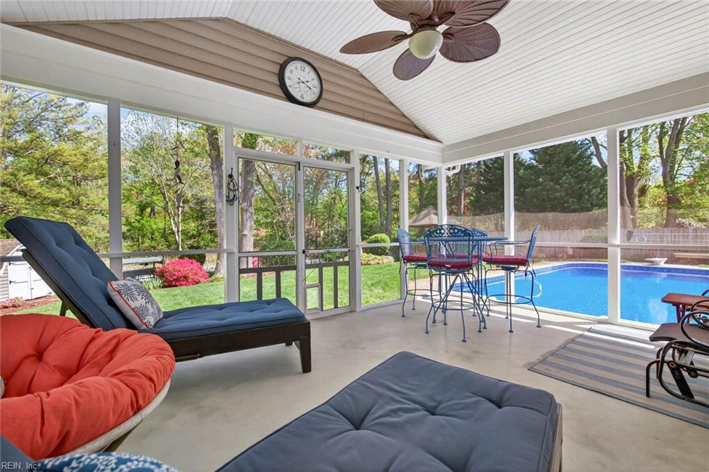 728 Queen Elizabeth DR