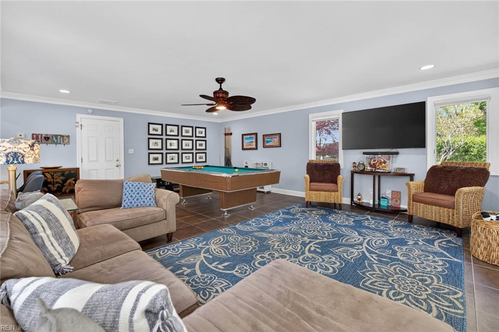 728 Queen Elizabeth DR