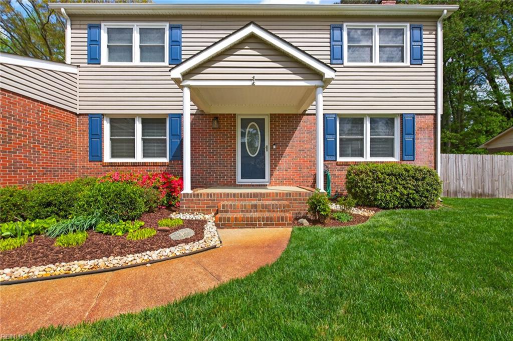 728 Queen Elizabeth DR