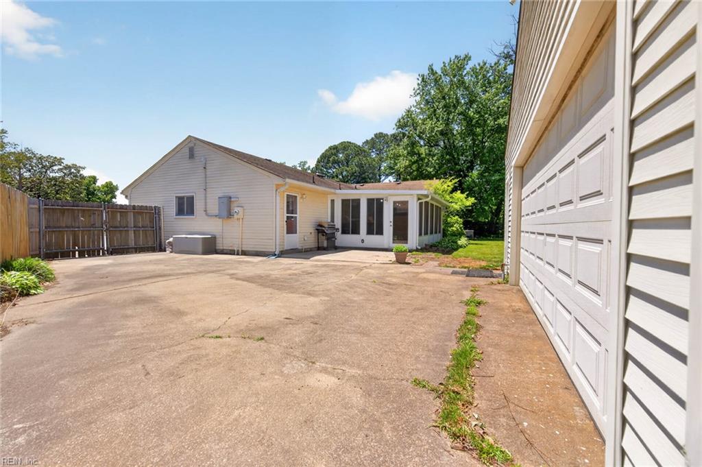 1117 Camelot CT