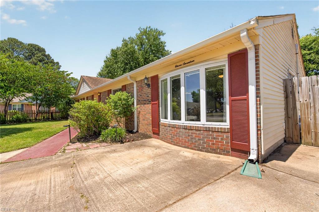 1117 Camelot CT