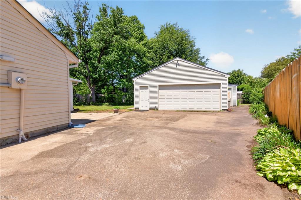 1117 Camelot CT