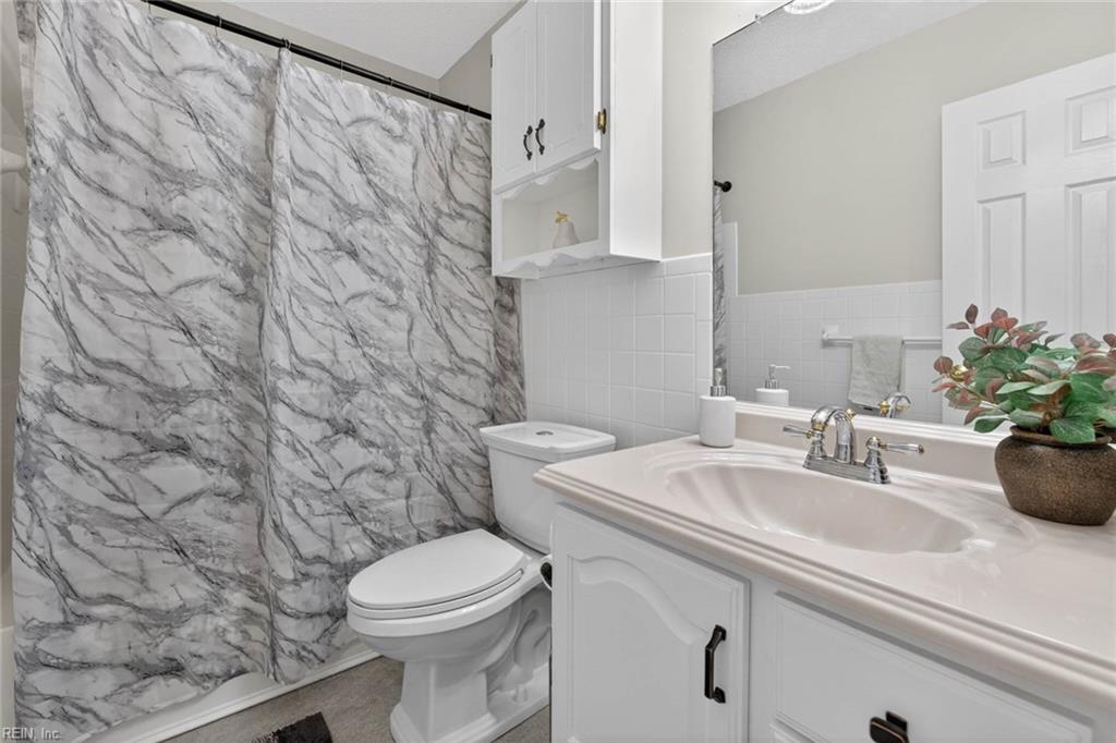 1117 Camelot CT