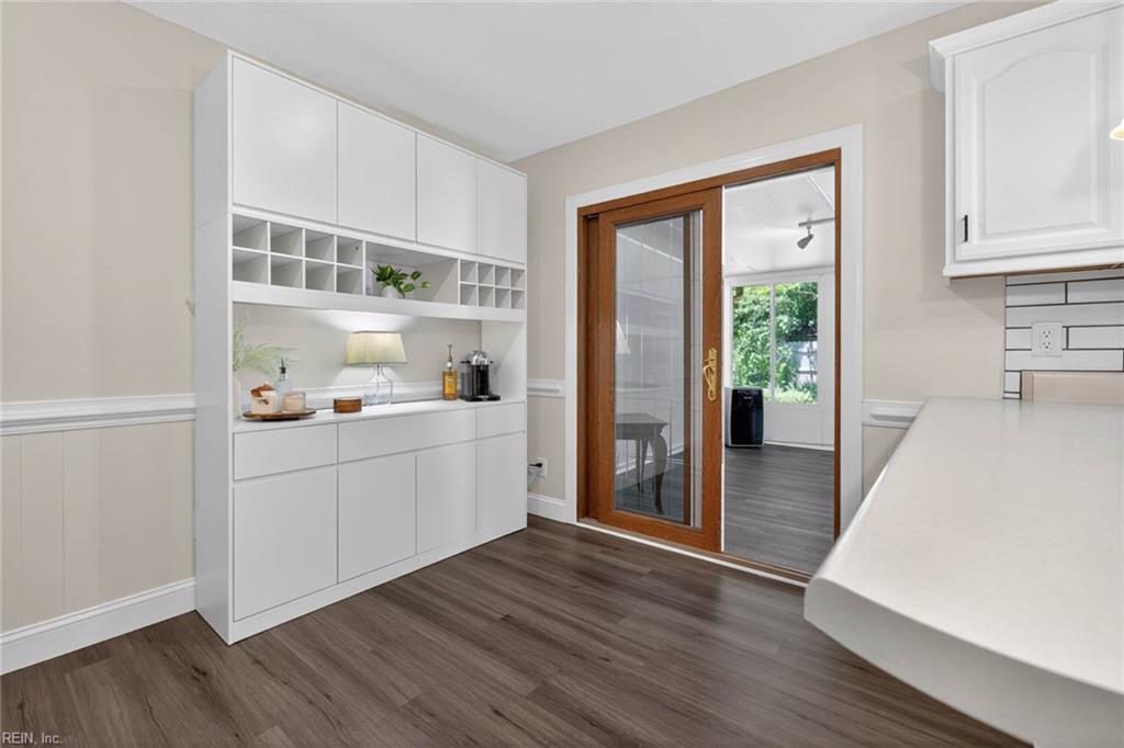 1117 Camelot CT