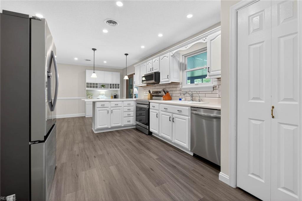 1117 Camelot CT