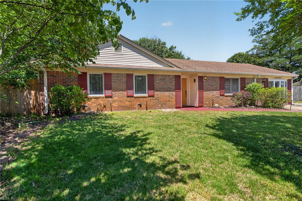 1117 Camelot CT