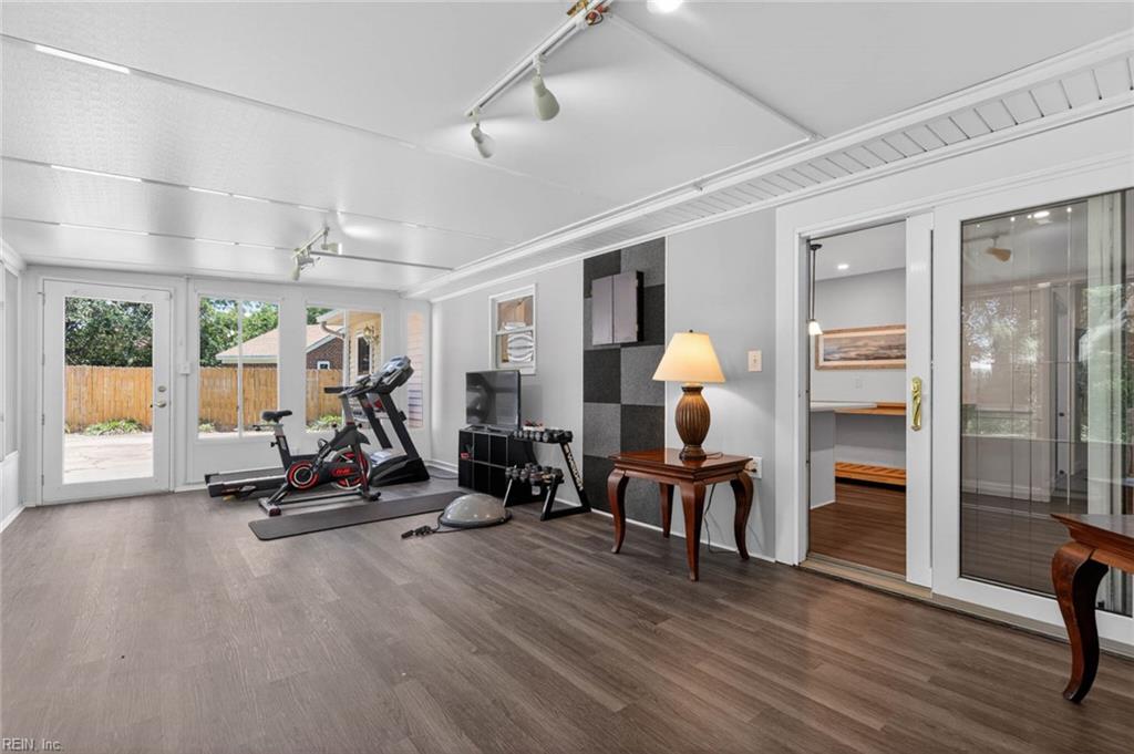 1117 Camelot CT