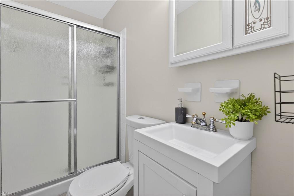 1117 Camelot CT