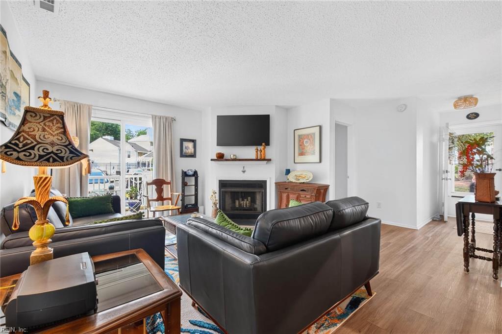 2104 Retreat CT