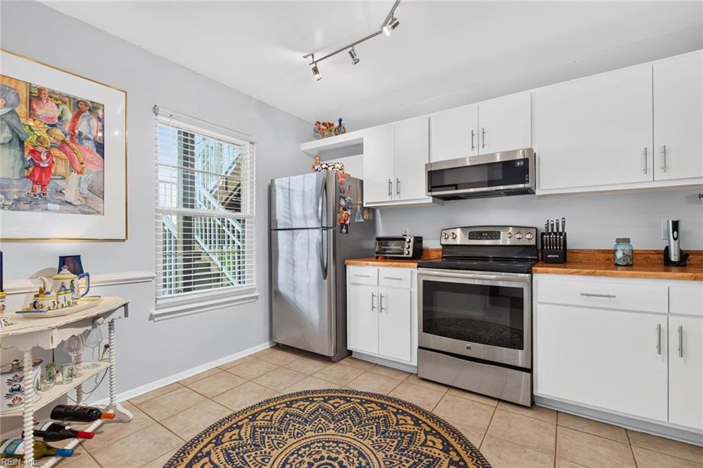 2104 Retreat CT