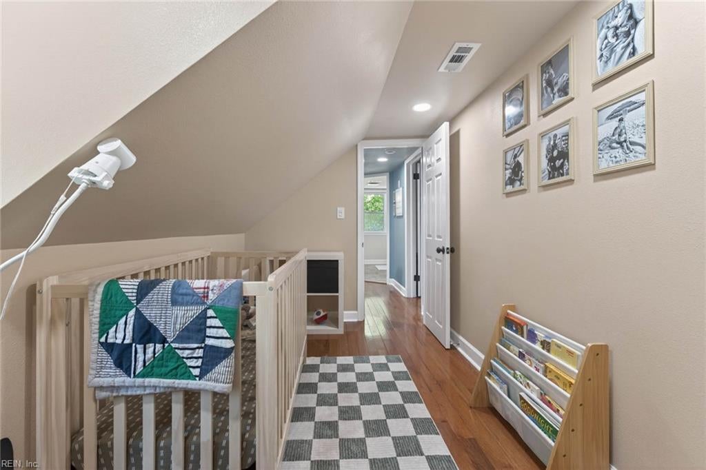 8814 Commodore DR