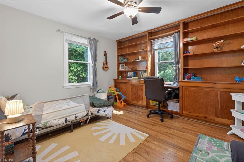 8814 Commodore DR