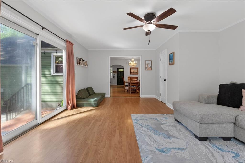 8814 Commodore DR