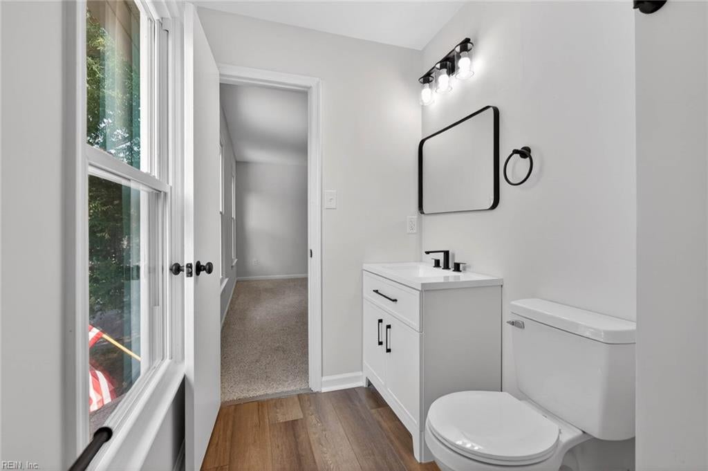 1220 Renoir CT