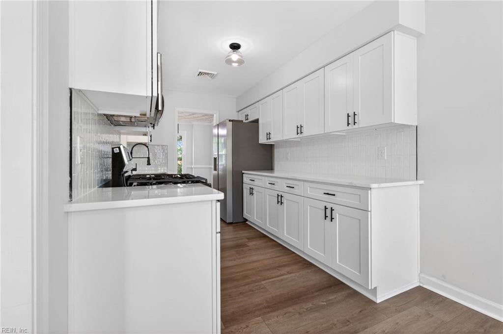 1220 Renoir CT