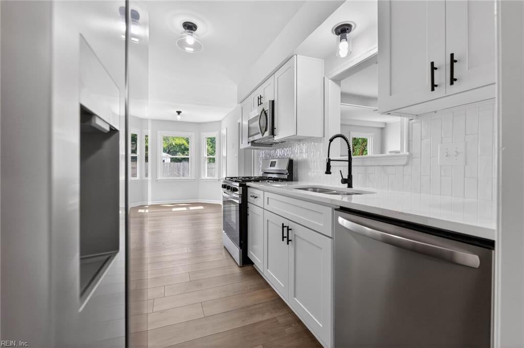 1220 Renoir CT