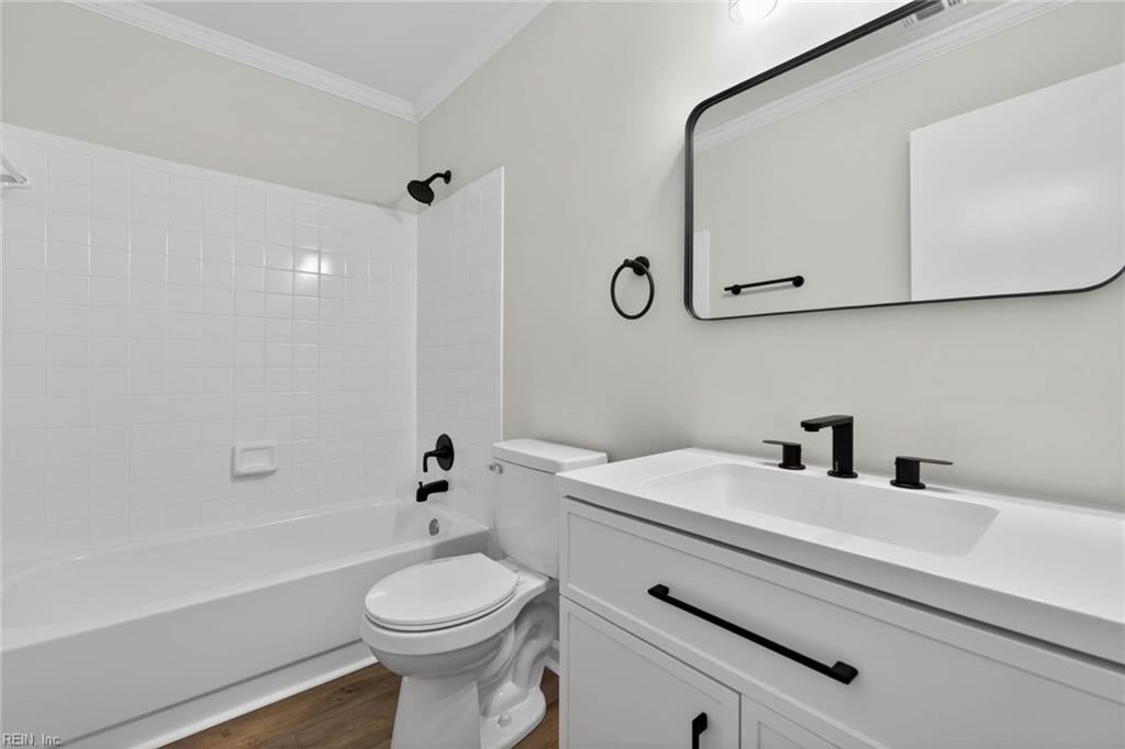 1220 Renoir CT