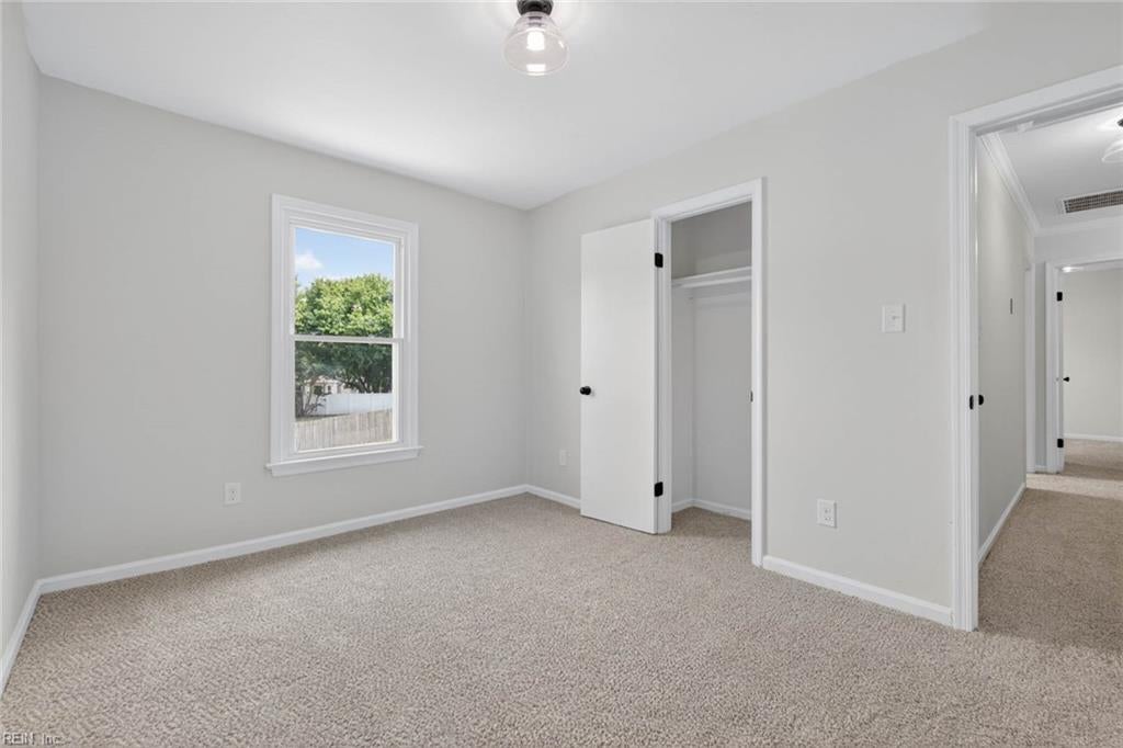 1220 Renoir CT