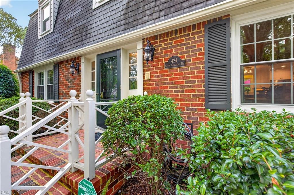 424 Susan Constant DR