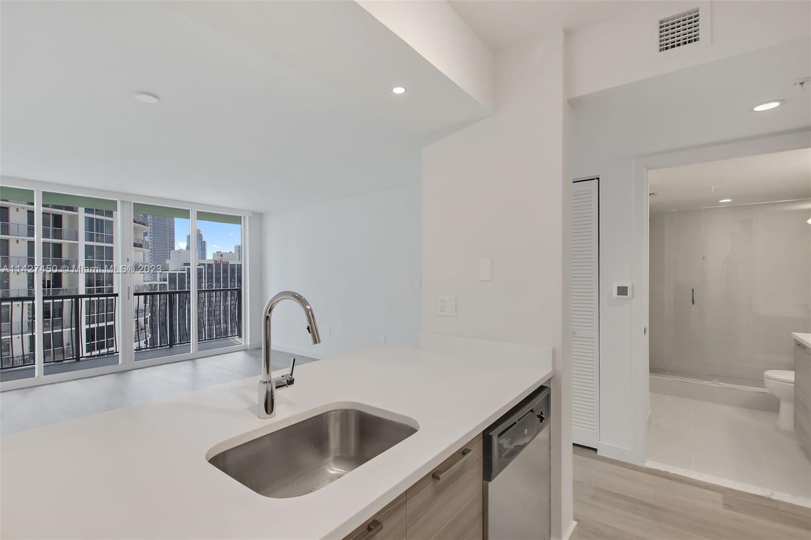 1756 N Bayshore Dr # 32I